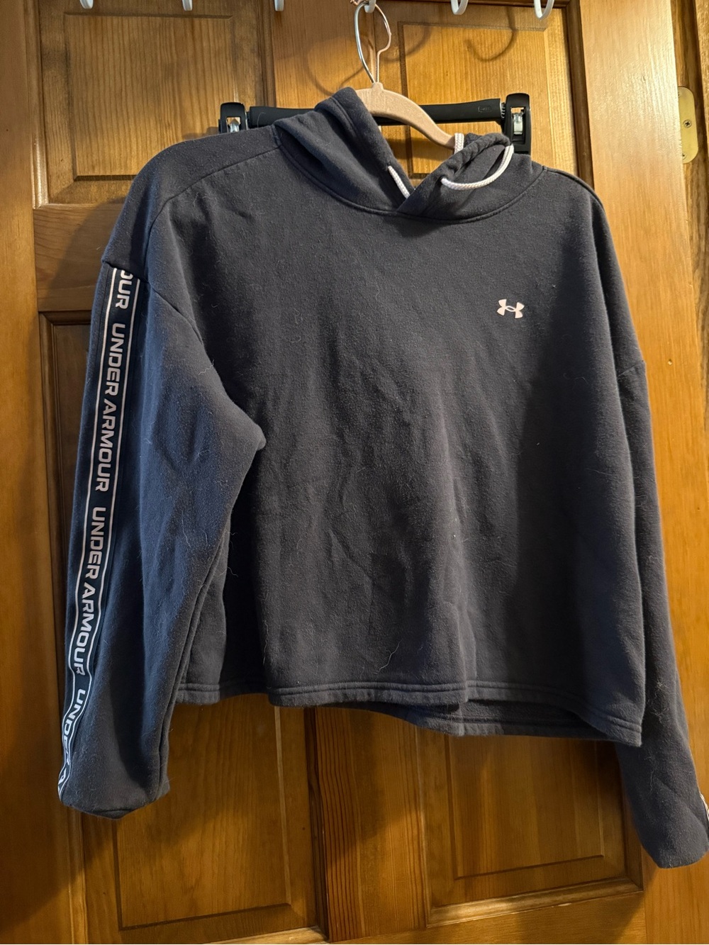 Women’s large Under Armour crop hooded sweatshirt with Logo Trim